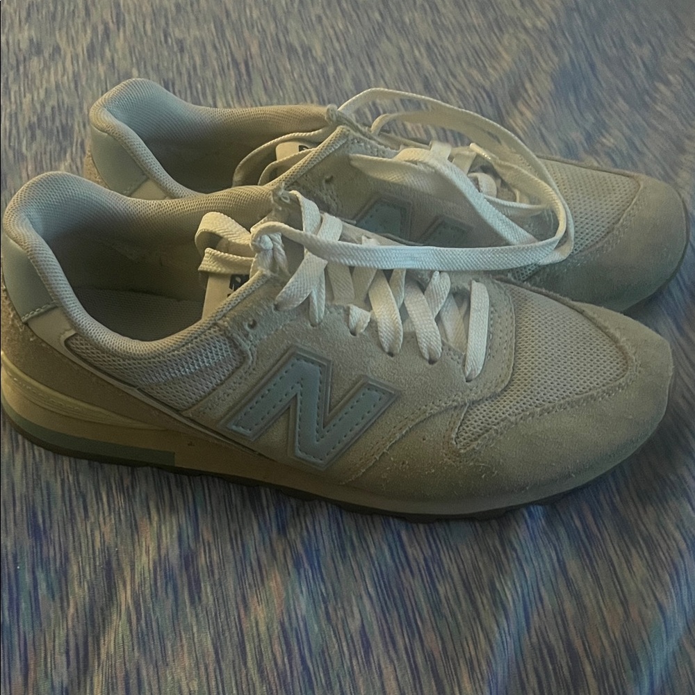 New Balance Men's Light Gray Sneakers